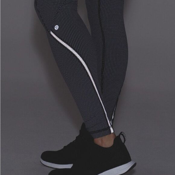 lululemon athletica Pants - Lululemon Crusher Tight Size 6 Power Luxtreme Tiny Geo Black White W5AGIS $118